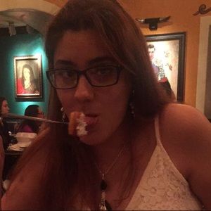 Meet your Posher, Clarita